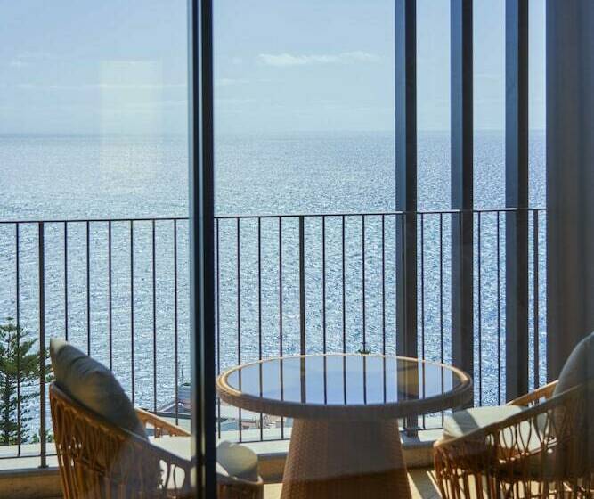 اتاق استاندارد با چشم‌انداز دریا, Savoy Palace, The Leading Hotels of The World Savoy Signature
