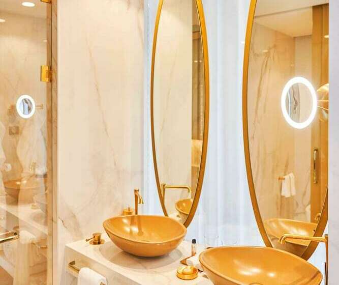 اتاق استاندارد با چشم‌انداز دریا, Savoy Palace, The Leading Hotels of The World Savoy Signature