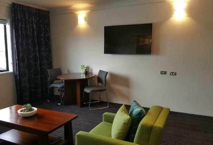 سوئیت با وان آب گرم, The Devon Hotel A Heritage