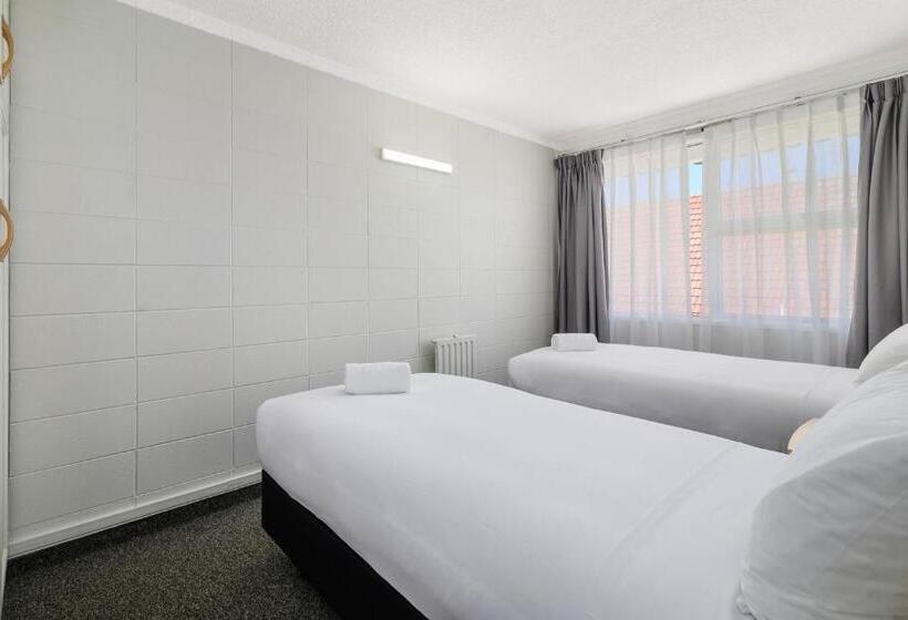 سوییت, Thermal Oak Motel
