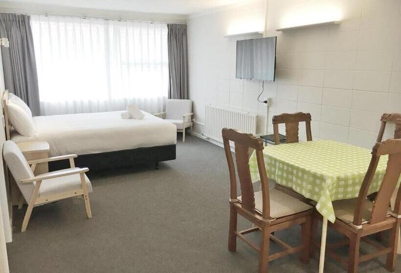 سوییت, Thermal Oak Motel