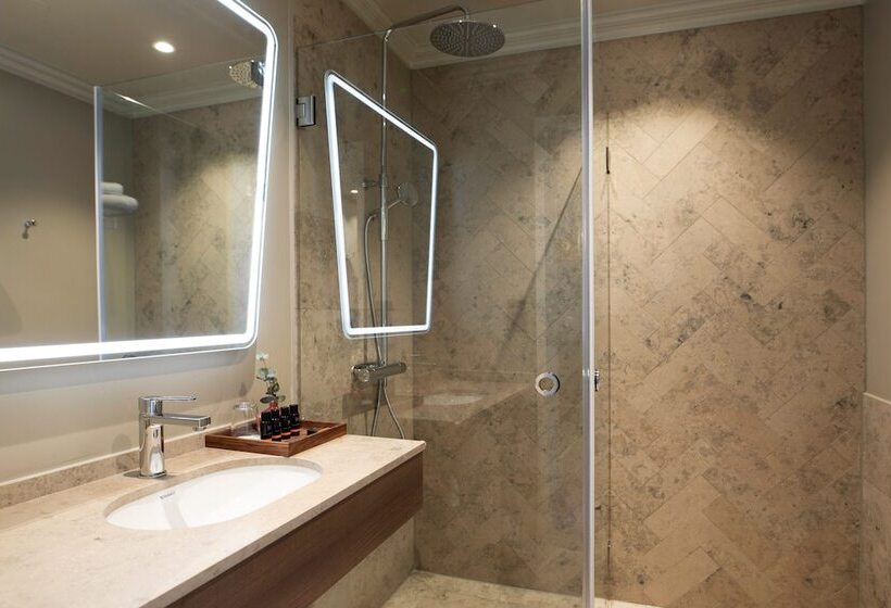 اتاق لوکس, Elite Hotel Savoy