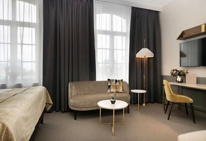 اتاق لوکس, Elite Hotel Savoy