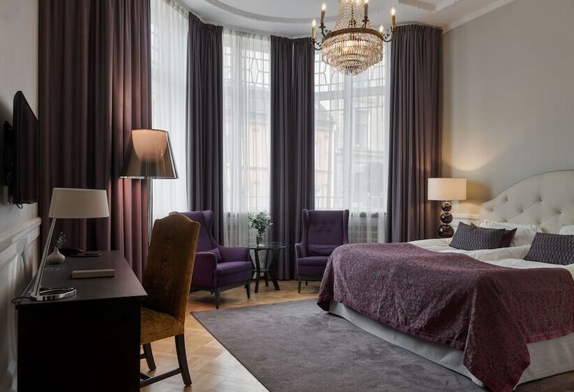 سوییت جونیور, Elite Hotel Savoy