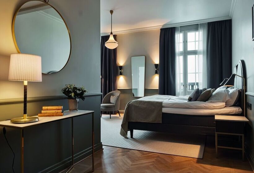 سوییت جونیور, Elite Hotel Savoy