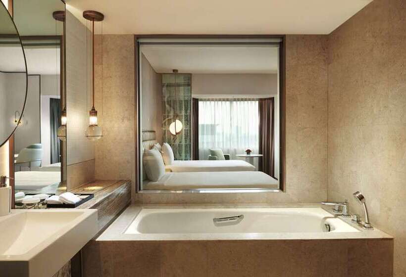 Premium Room City View, Hilton Singapore Orchard