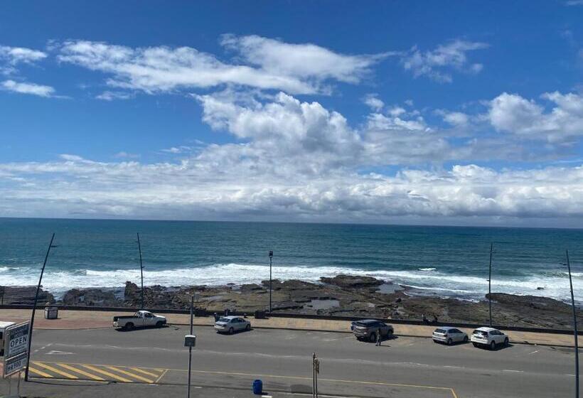 اتاق لوکس, Kennaway