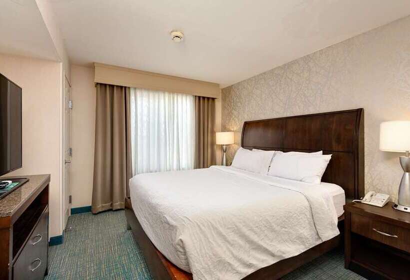 اتاق لوکس با تخت بزرگ, Doubletree By Hilton Phuket Banthai Resort
