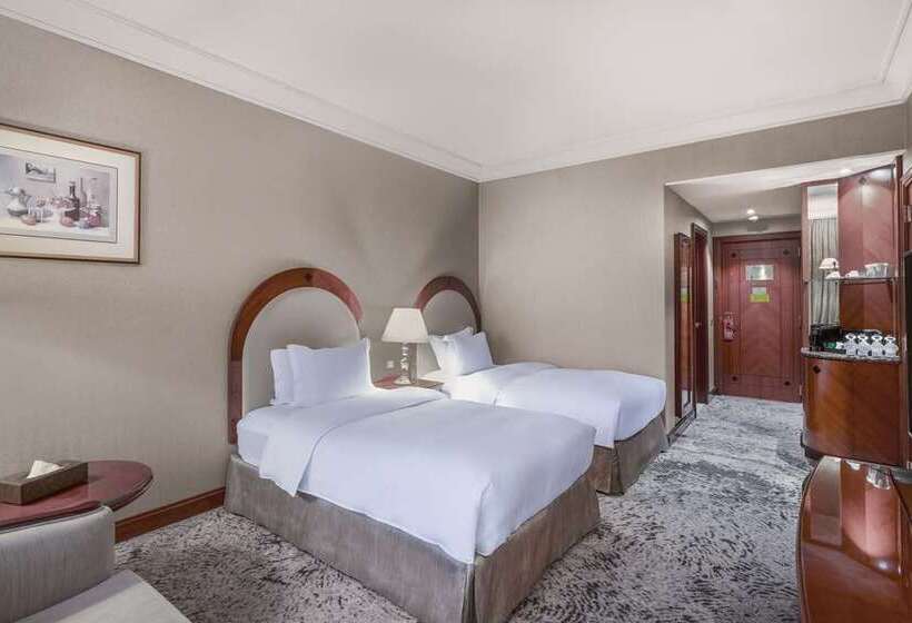 اتاق لوکس با چشم‌انداز استخر, Doubletree By Hilton Phuket Banthai Resort