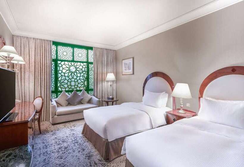 اتاق لوکس با چشم‌انداز استخر, Doubletree By Hilton Phuket Banthai Resort