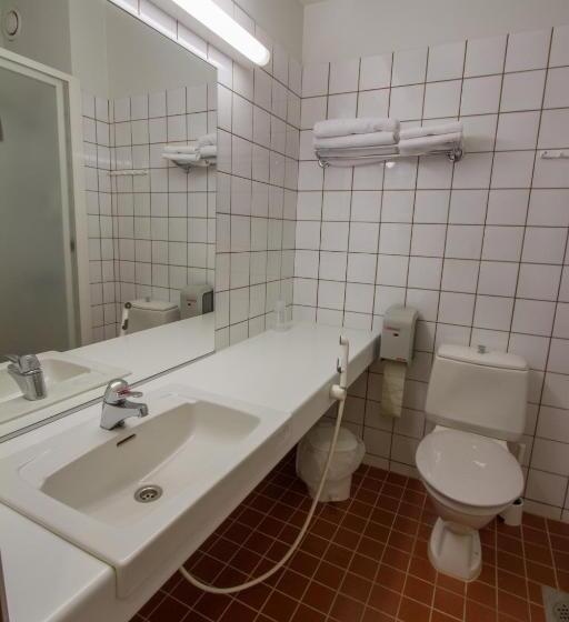 اتاق خانوادگی, Economy Hotel Savonia