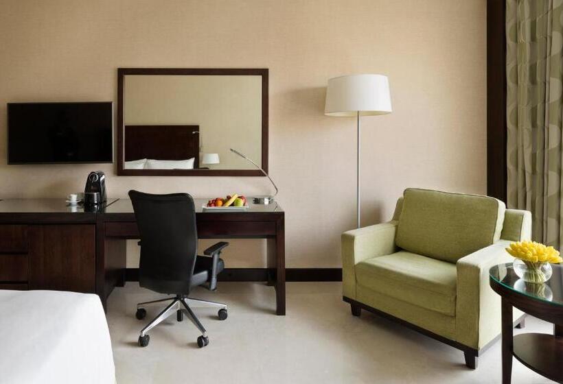 Chambre Standard Lit King Size Adaptée aux Personnes à Mobilité Réduite, Crowne Plaza Jeddah