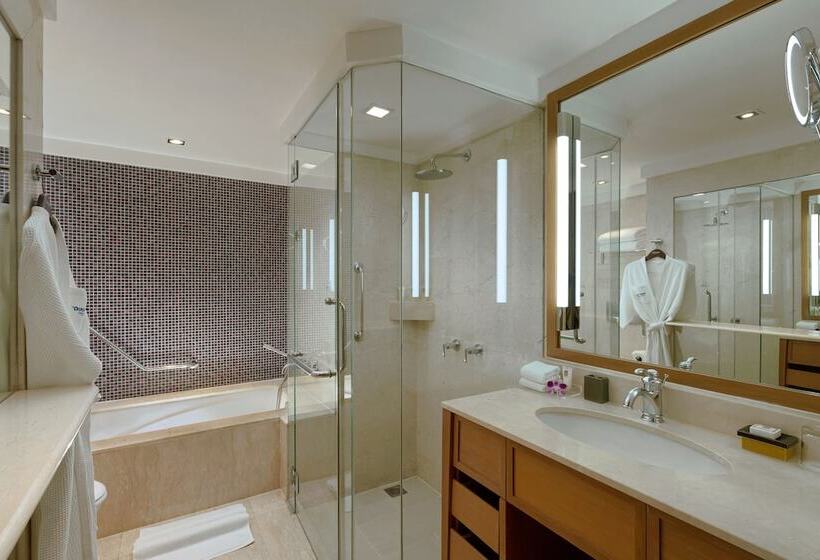 اتاق لوکس با چشم‌انداز دریاچه, Dusit Thani Laguna Phuket