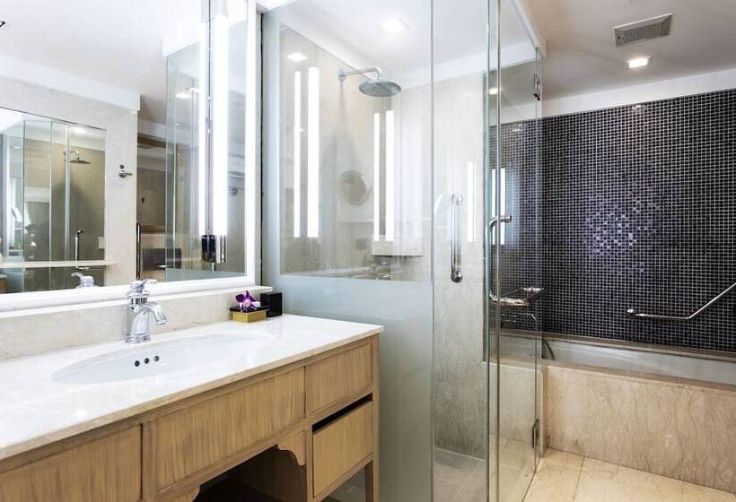 اتاق لوکس با چشم‌انداز دریا, Dusit Thani Laguna Phuket