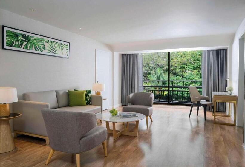Deluxe Suite King Bed, Mövenpick Hotel Bangkok Ploenchit Bdms