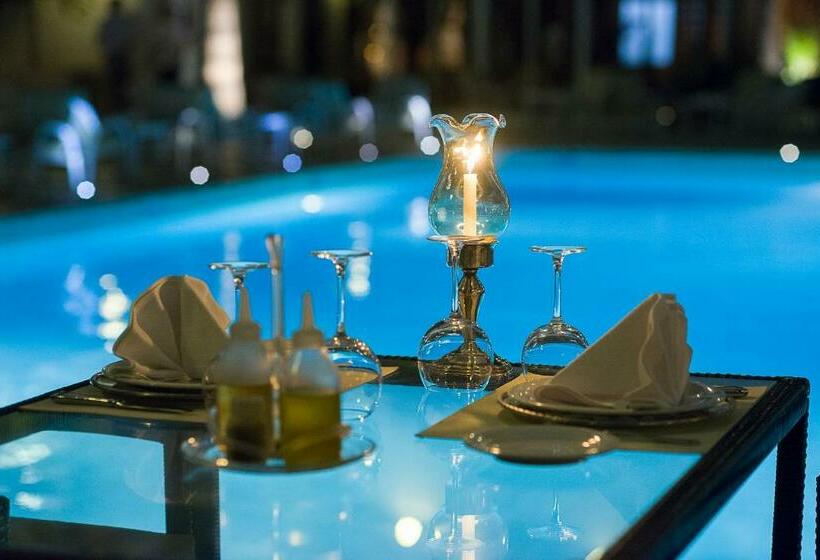 اتاق یک تخته با چشم‌انداز باغ, The Sindbad