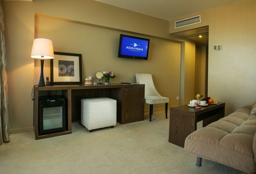 سوئیت پریمیوم, Grand Hotel Zhemchuzhina