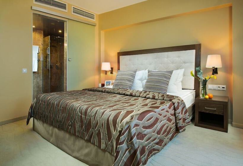 سوئیت پریمیوم, Grand Hotel Zhemchuzhina