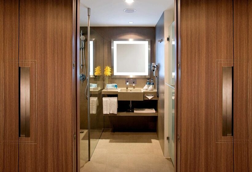 سوییت جونیور, Novotel Bangkok On Siam Square