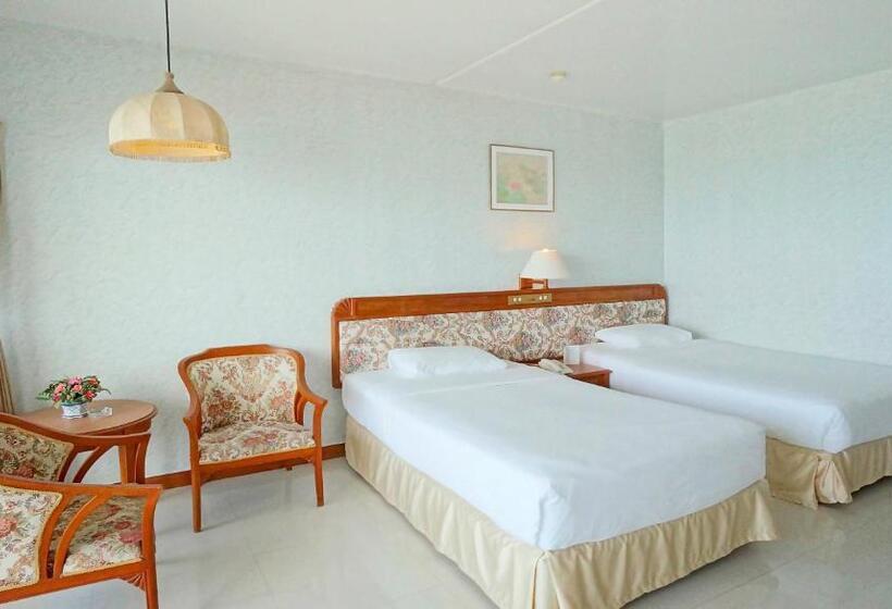اتاق لوکس با چشم‌انداز دریا, Pattaya Park Beach Resort