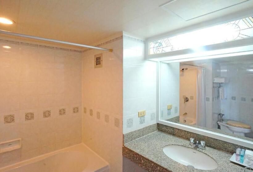 سوییت جونیور, Pattaya Park Beach Resort