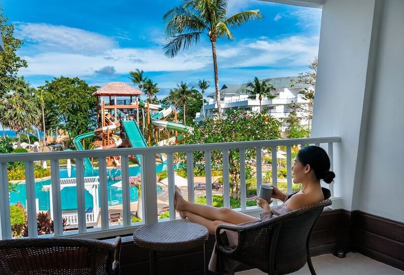 带泳池观景的豪华房, Thavorn Palm Beach Resort Phuket