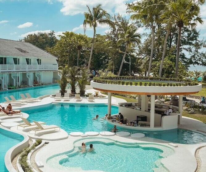 带泳池观景的豪华房, Thavorn Palm Beach Resort Phuket