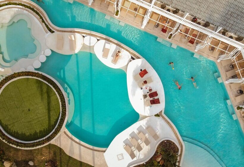 带泳池观景的豪华房, Thavorn Palm Beach Resort Phuket