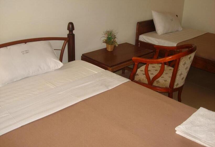 اتاق استاندارد, Acholi Inn