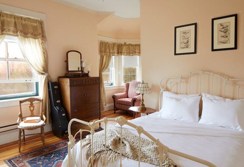 Classic Room Double Bed, Apple Tree Inn