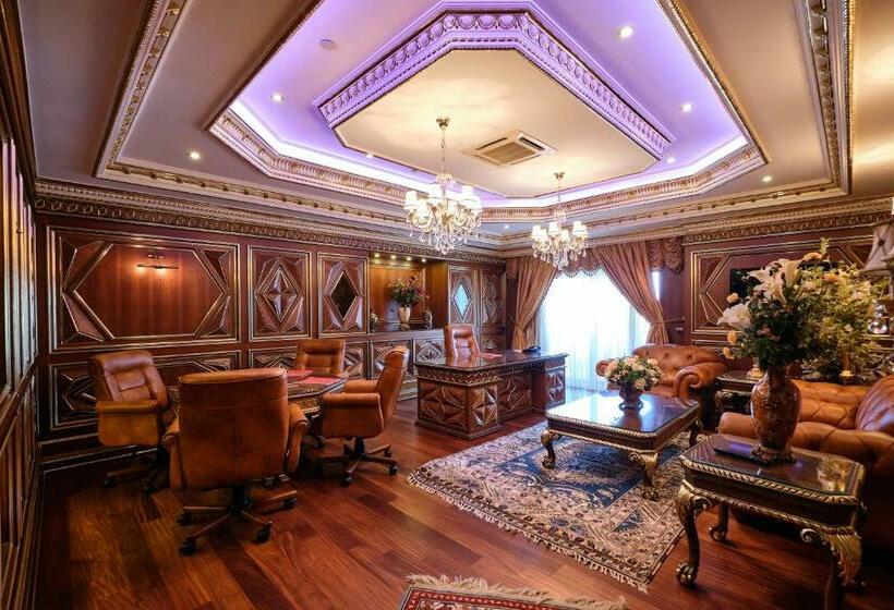 سوئیت با تخت بزرگ, Club Hotel Sera