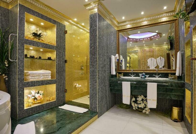 سوئیت با تخت بزرگ, Club Hotel Sera