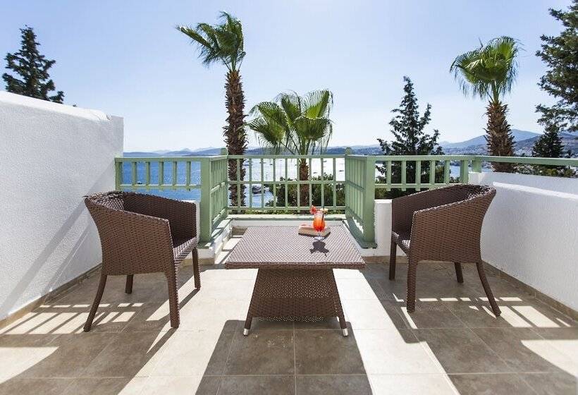 اتاق استاندارد با چشم‌انداز دریا, Manastir  & Suites