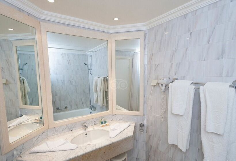 اتاق استاندارد یک نفره با چشم‌انداز دریا, L Orient Palace Resort And Spa