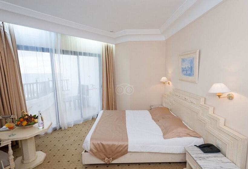 اتاق استاندارد یک نفره با چشم‌انداز دریا, L Orient Palace Resort And Spa