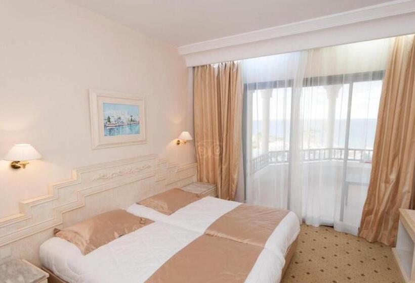 اتاق استاندارد سه نفره, L Orient Palace Resort And Spa