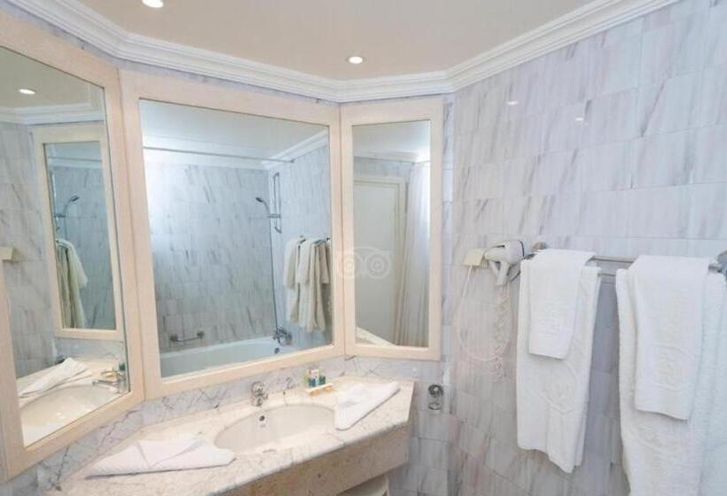 اتاق استاندارد یک نفره با چشم‌انداز دریا, L Orient Palace Resort And Spa