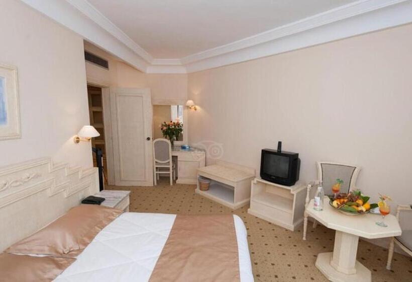 اتاق خانوادگی با چشم‌انداز دریا, L Orient Palace Resort And Spa