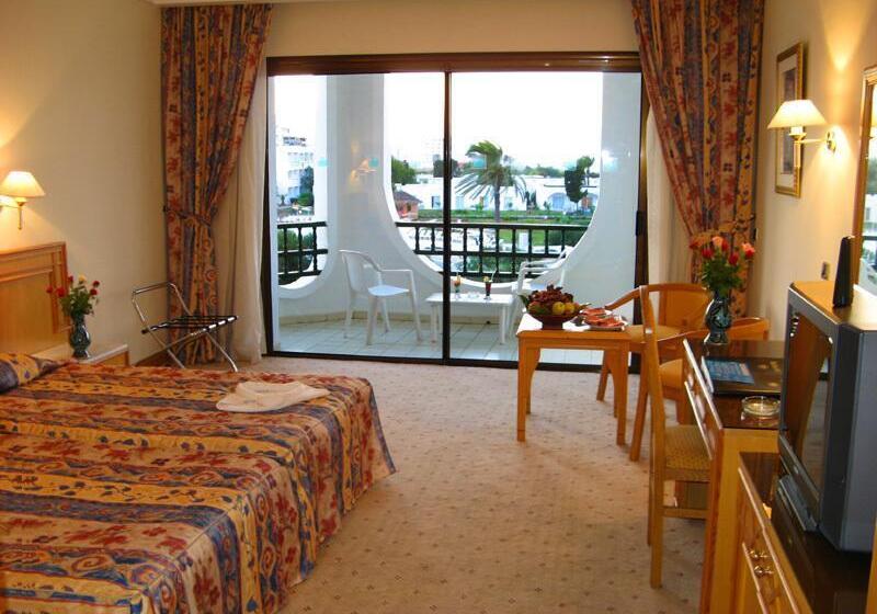 اتاق استاندارد یک نفره با چشم‌انداز دریا, L Orient Palace Resort And Spa