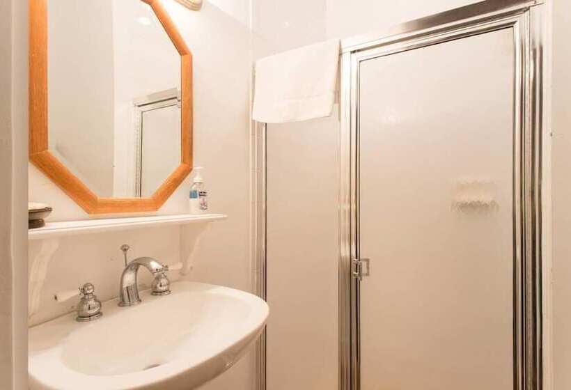 Номер Стандарт, The Coolidge Corner Guest House: A Brookline Bed And Breakfast