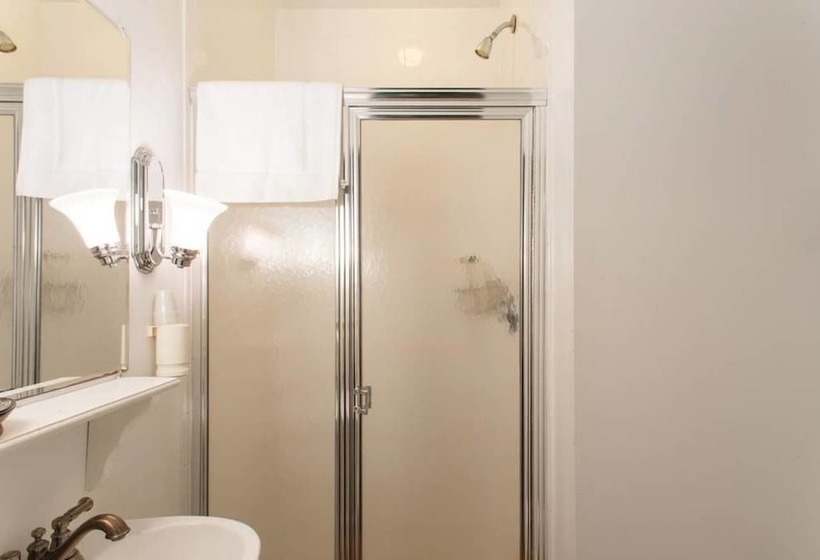 Номер Стандарт, The Coolidge Corner Guest House: A Brookline Bed And Breakfast