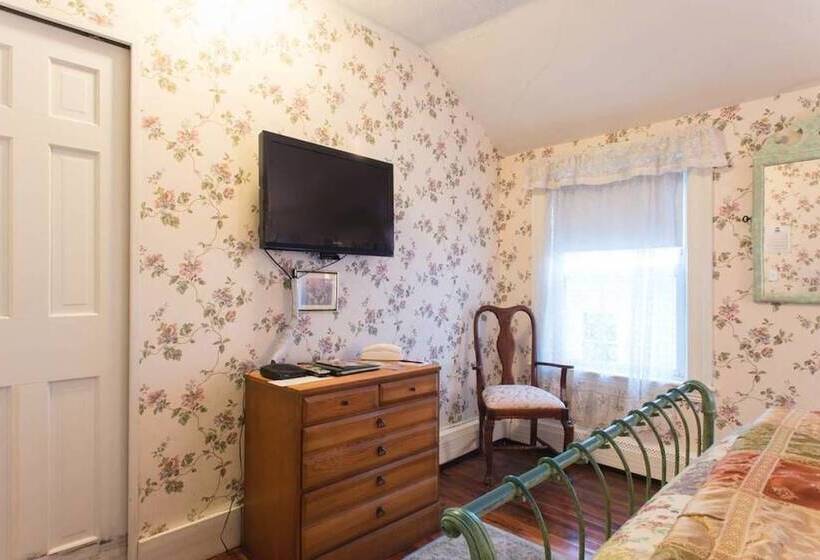 Standard Room, The Coolidge Corner Guest House: A Brookline Bed And Breakfast