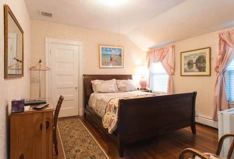 Standard Room, The Coolidge Corner Guest House: A Brookline Bed And Breakfast