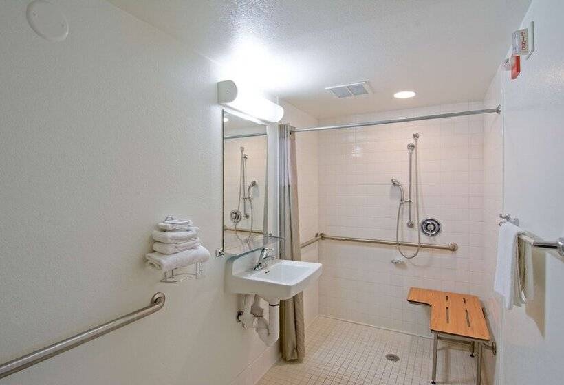 اتاق استاندارد با تخت دوبل برای معلولان, Motel 6redding, Ca  South