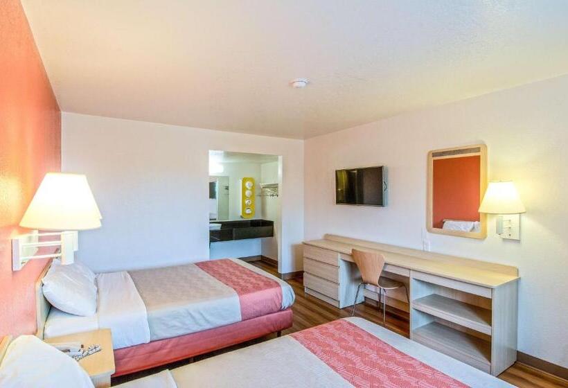 اتاق پریمیوم چهارنفره, Motel 6 Redding, Ca  South