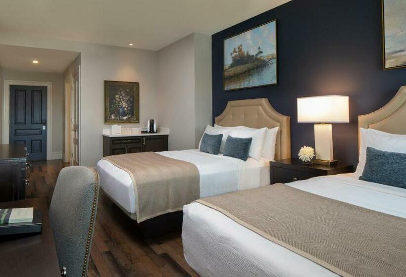 اتاق استاندارد با چشم‌انداز استخر, Belleview Inn