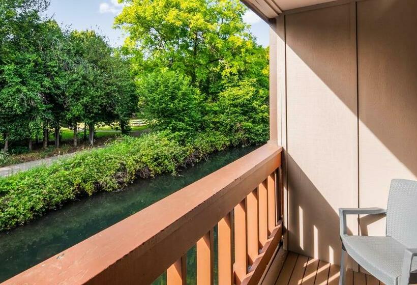 Superior suite with balcony, Best Western New Oregon Motel