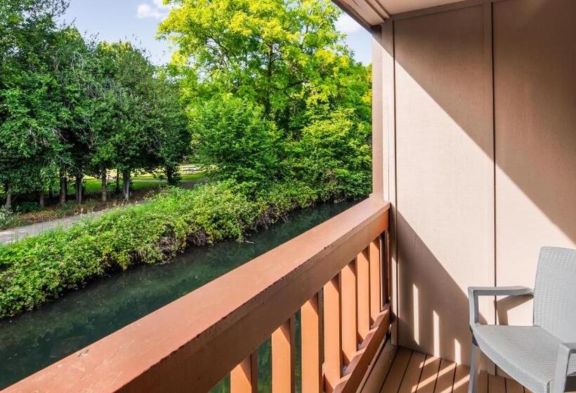 Standard Quadruple Room with Balcony, Best Western New Oregon Motel