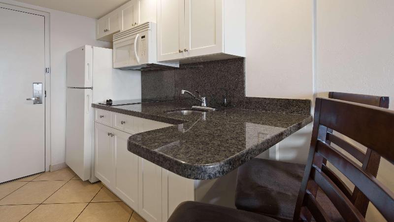سوئیت با تخت بزرگ, Best Western Plus Beach Resort