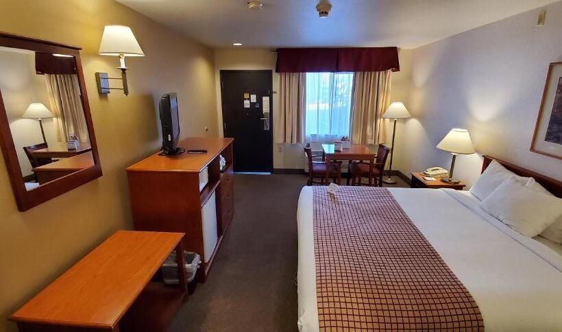 Standard Room King Size Bed, Baymont By Wyndham Seattle/kirkland Wa